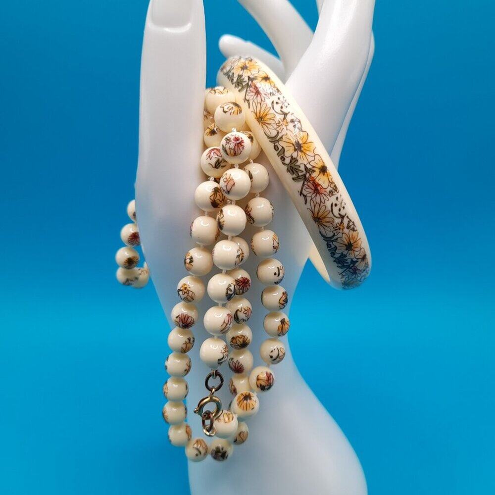Vintage Lucite Floral Bead Necklace Bangle Set Cream Beige 30 Inch